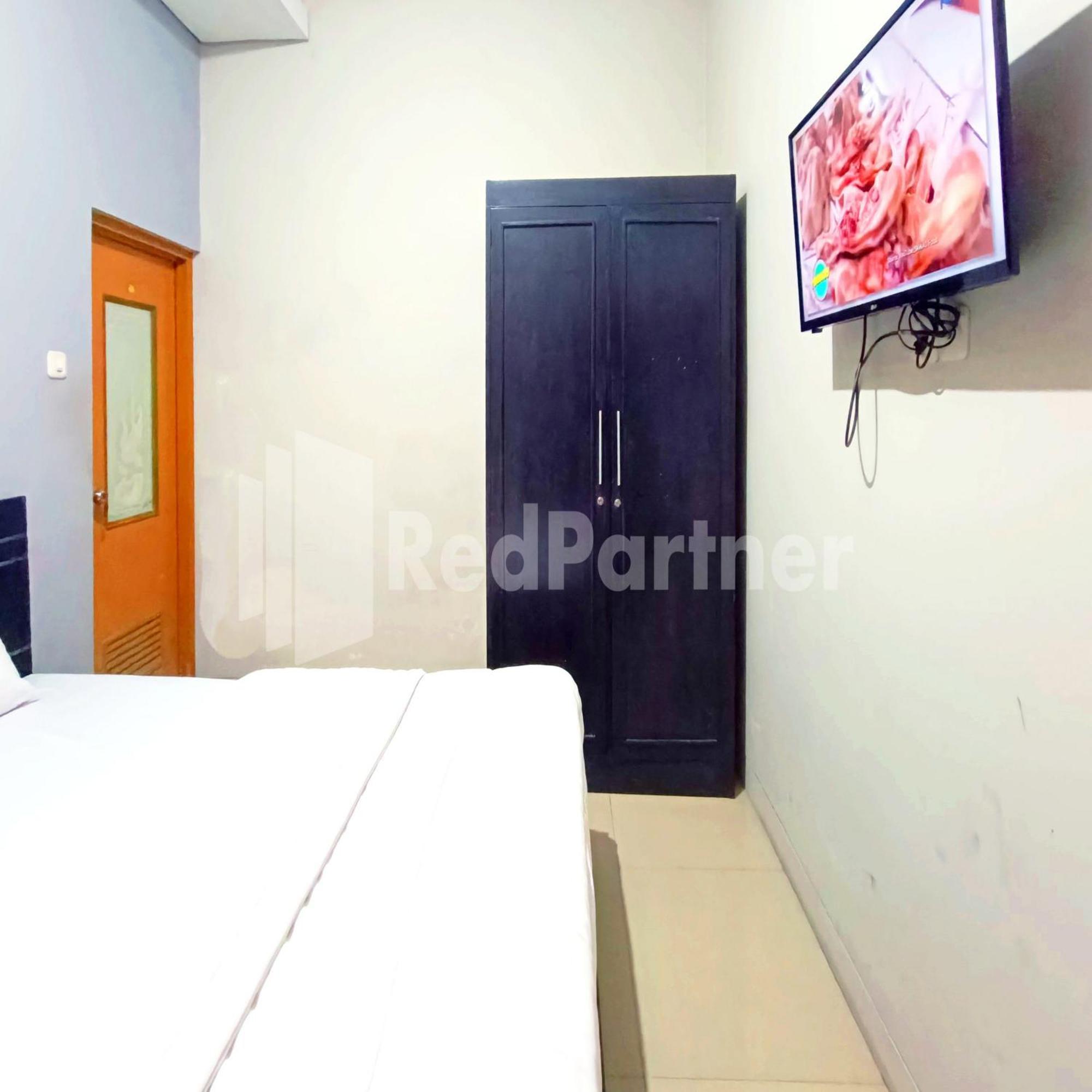 D'Waru Homestay Syariah Near Jl Slamet Riyadi Mitra Reddoorz Solo Extérieur photo